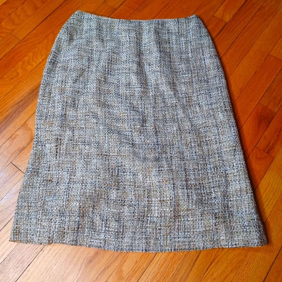 Diva Dresses & Skirts - Beautiful cotton acrylic Polyblend Vintage  skirt.